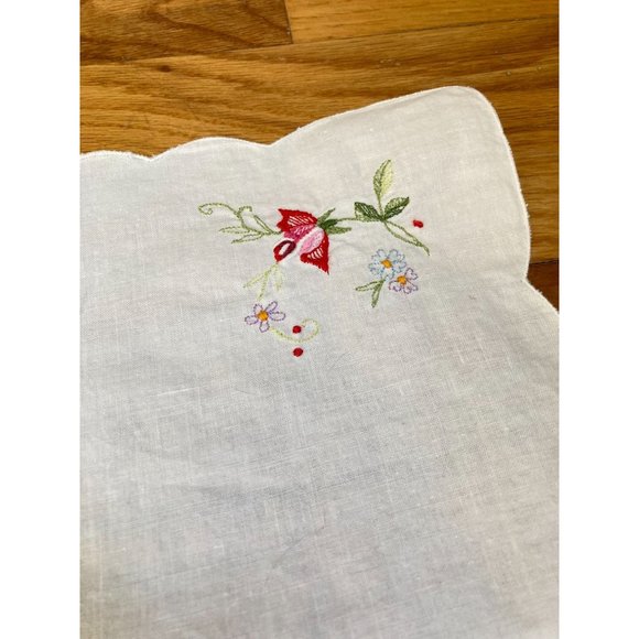 Small Vintage Square Rose Floral Hand Embroidered Alter Table Cloth 32" x 32" - Picture 5 of 6